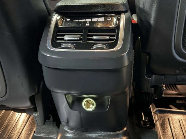 2017 Volvo XC90 T6 AWD 7-Passenger Momentum - 22985875 - 32