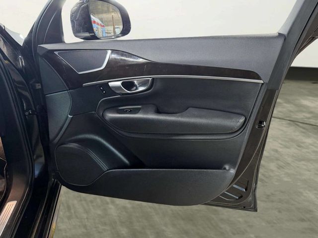 2017 Volvo XC90 T6 AWD 7-Passenger Momentum - 22985875 - 37