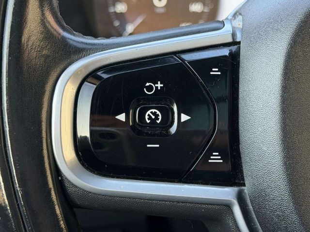 2017 Volvo XC90 T6 AWD 7-Passenger Momentum - 22985875 - 41