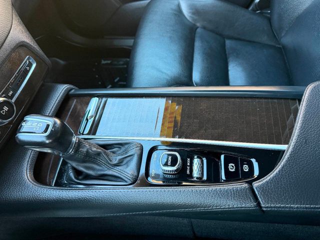 2017 Volvo XC90 T6 AWD 7-Passenger Momentum - 22985875 - 55