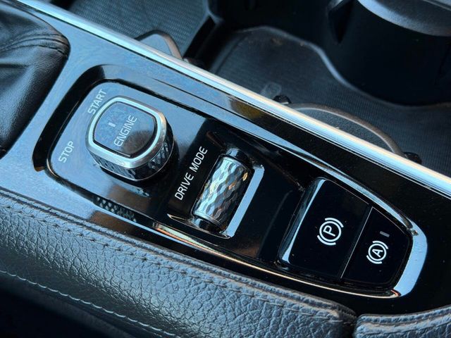 2017 Volvo XC90 T6 AWD 7-Passenger Momentum - 22985875 - 57