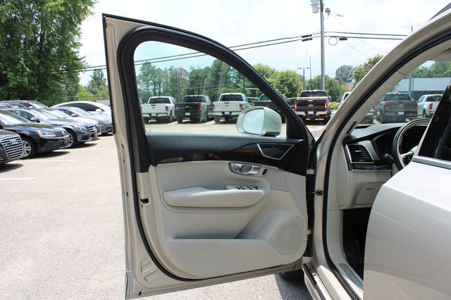 2017 Volvo XC90 T6 AWD 7-Passenger Momentum - 23048964 - 12