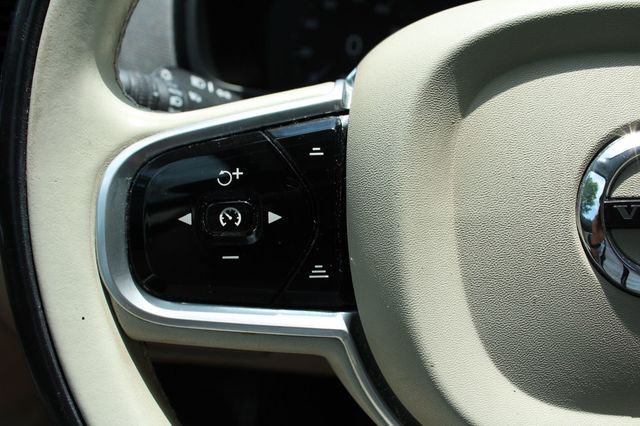 2017 Volvo XC90 T6 AWD 7-Passenger Momentum - 23048964 - 23