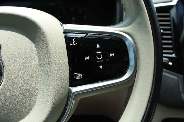 2017 Volvo XC90 T6 AWD 7-Passenger Momentum - 23048964 - 24