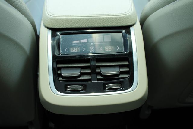 2017 Volvo XC90 T6 AWD 7-Passenger Momentum - 23048964 - 28