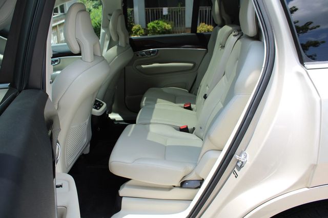 2017 Volvo XC90 T6 AWD 7-Passenger Momentum - 23048964 - 32