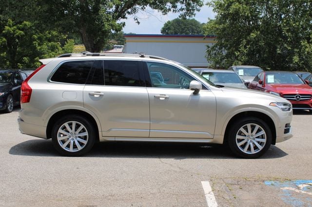2017 Volvo XC90 T6 AWD Momentum's photo