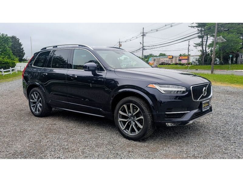 2017 Volvo XC90 T6 AWD Momentum photo 3