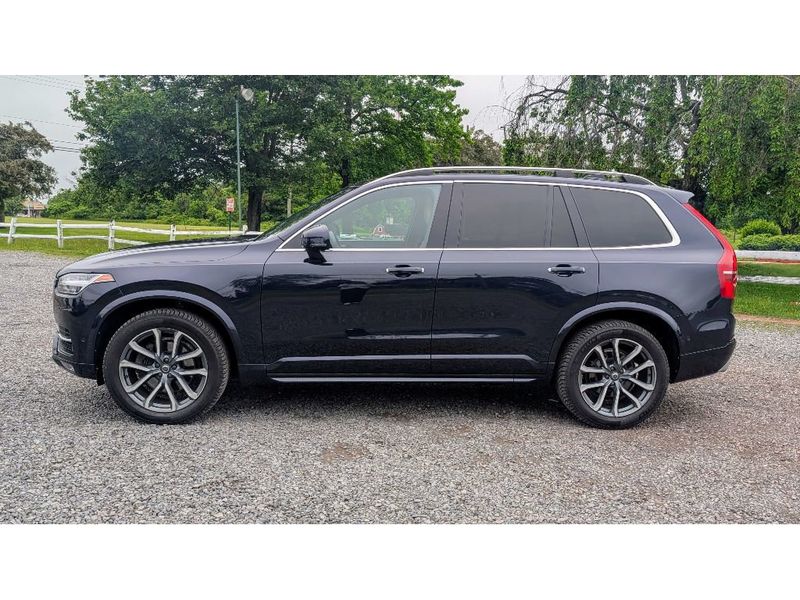 2017 Volvo XC90 T6 AWD Momentum photo 4