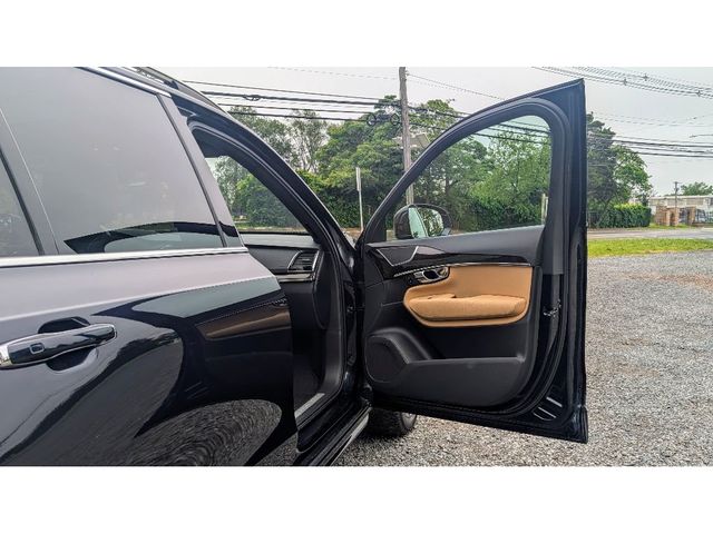 2017 Volvo XC90 T6 AWD 7-Passenger Momentum - 22935219 - 10