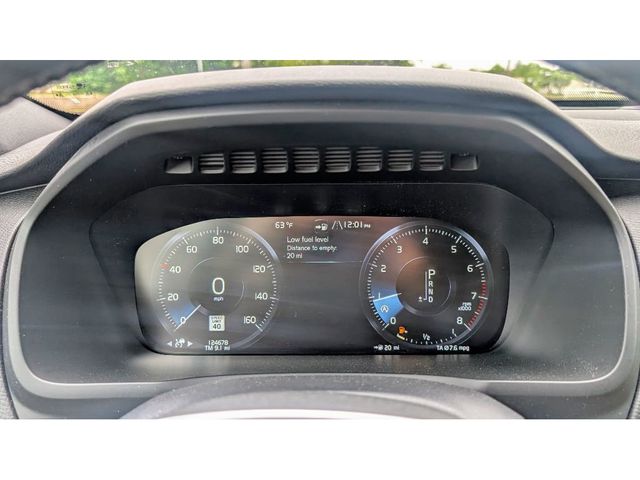 2017 Volvo XC90 T6 AWD 7-Passenger Momentum - 22935219 - 21