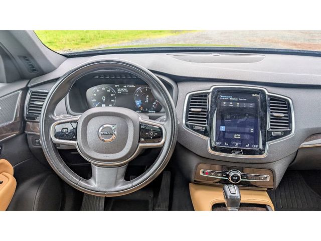 2017 Volvo XC90 T6 AWD 7-Passenger Momentum - 22935219 - 28