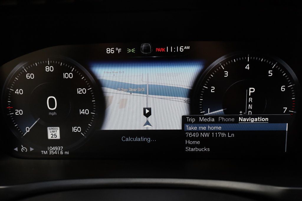 2017 Volvo XC90 T6 AWD 7-Passenger Momentum - 22999173 - 11