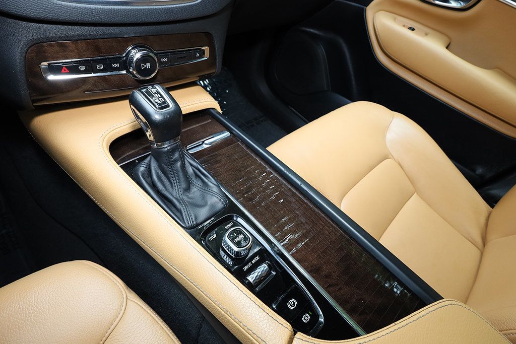 2017 Volvo XC90 T6 AWD 7-Passenger Momentum - 22999173 - 47