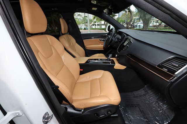 2017 Volvo XC90 T6 AWD 7-Passenger Momentum - 22999173 - 6