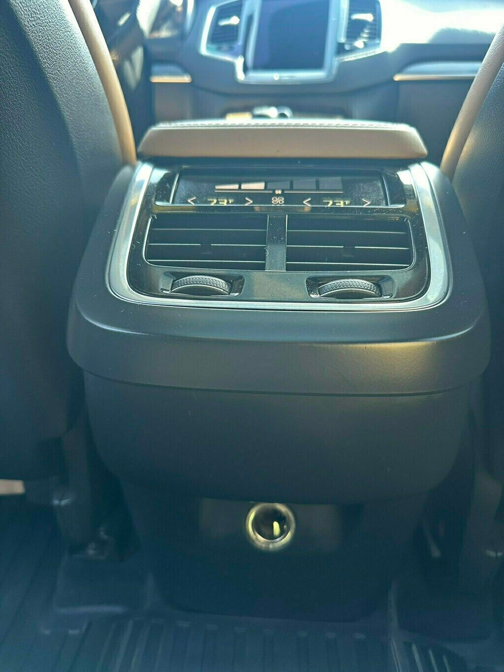 2017 Volvo XC90 T6 AWD 7-Passenger Momentum - 22391712 - 39