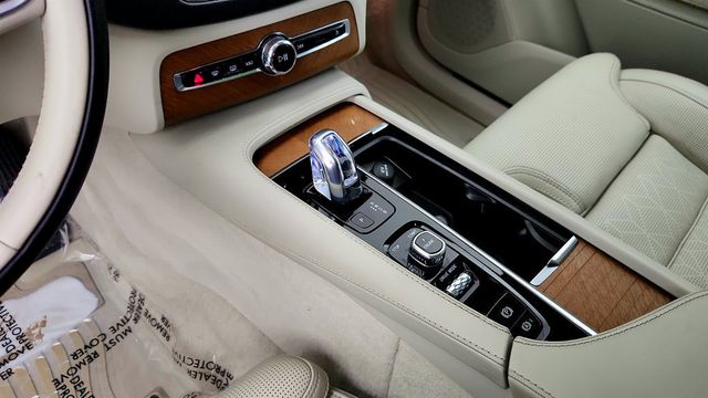 2017 Volvo XC90 T8 eAWD Plug-In Hybrid 7-Passenger Excellence - 23079105 - 16