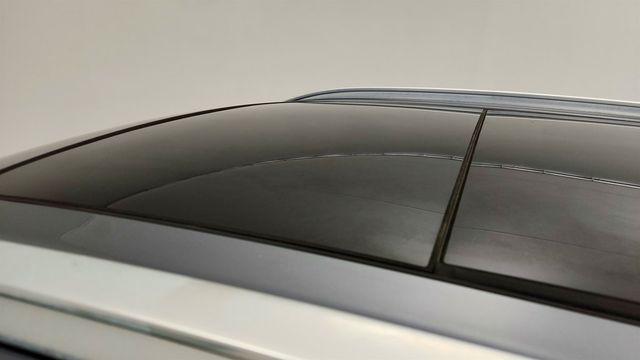 2017 Volvo XC90 T8 eAWD Plug-In Hybrid 7-Seater R-Design w/ Vision & Convenience - 23012931 - 9