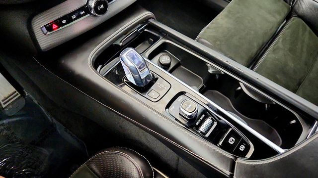 2017 Volvo XC90 T8 eAWD Plug-In Hybrid 7-Seater R-Design w/ Vision & Convenience - 23012931 - 16