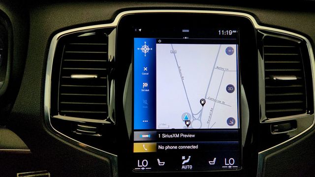 2017 Volvo XC90 T8 eAWD Plug-In Hybrid 7-Seater R-Design w/ Vision & Convenience - 23012931 - 19