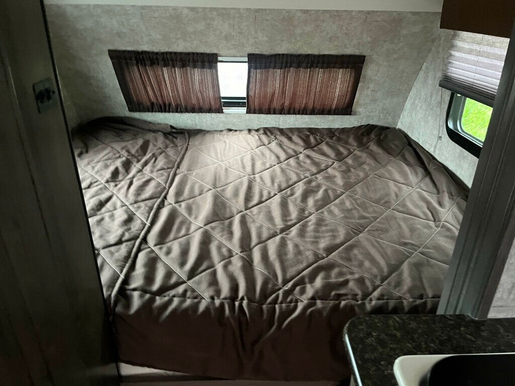 2017 Winnebago Winnie Drop WD1780  - 23014858 - 9