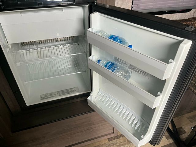 2017 Winnebago Winnie Drop WD1780  - 23014858 - 11