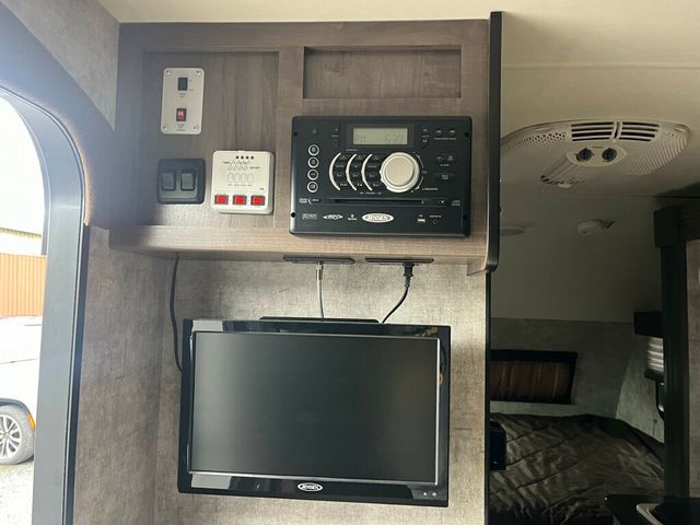 2017 Winnebago Winnie Drop WD1780  - 23014858 - 14