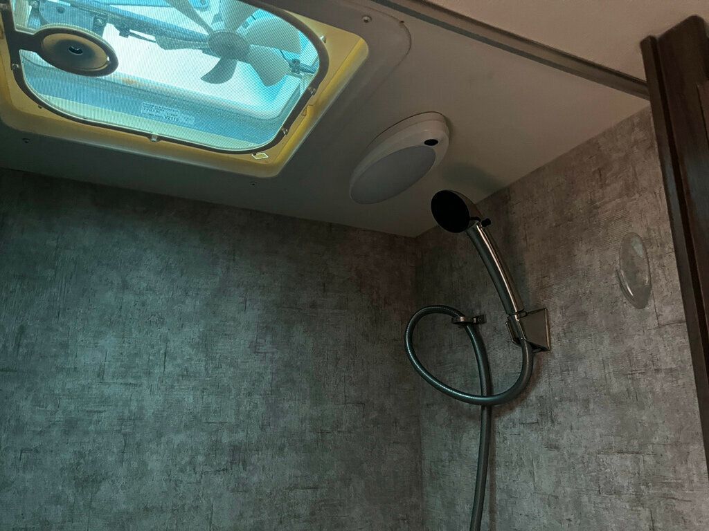 2017 Winnebago Winnie Drop WD1780  - 23014858 - 16