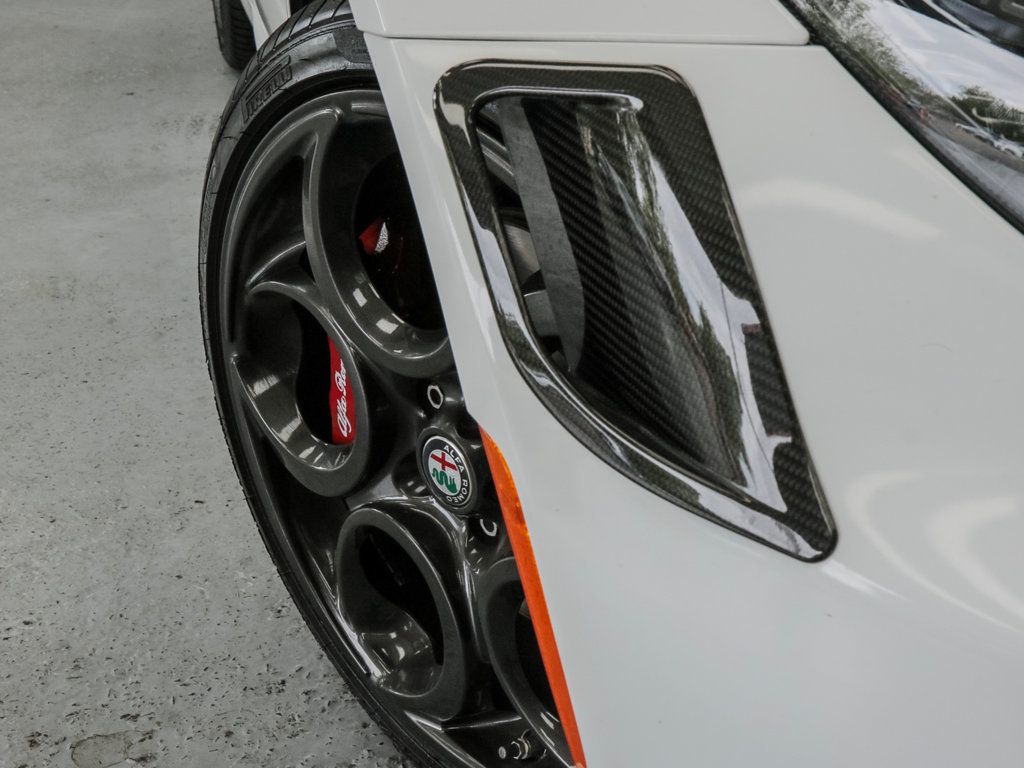 Alfa Romeo 4C photo 12