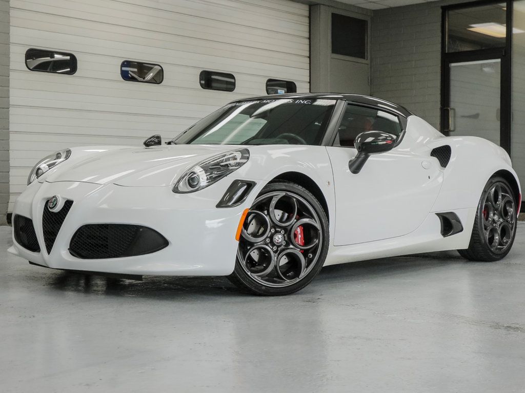 Alfa Romeo 4C photo 2