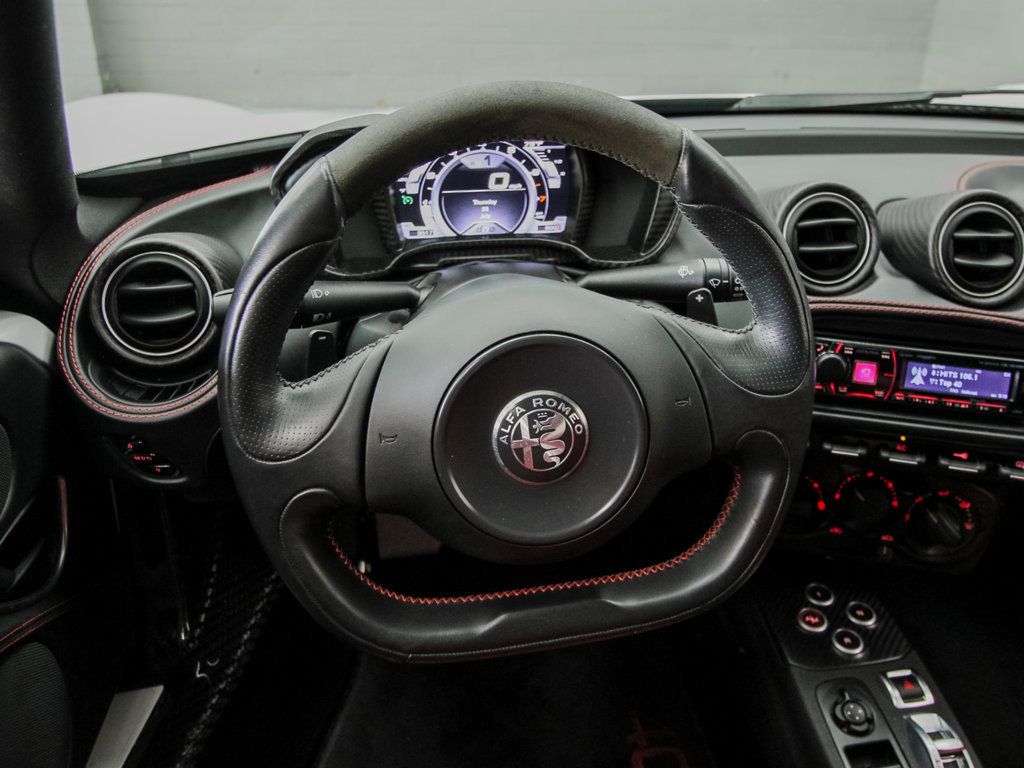Alfa Romeo 4C photo 28