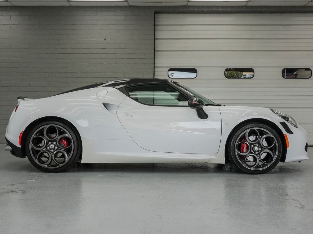 Alfa Romeo 4C photo 3