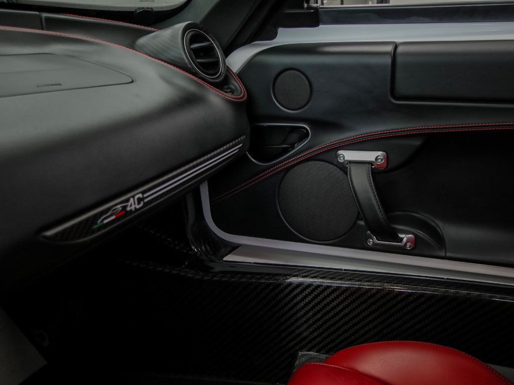 Alfa Romeo 4C photo 34