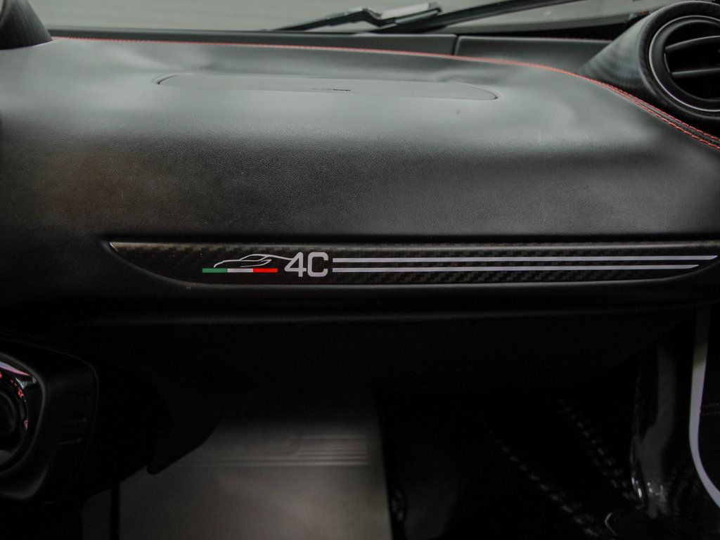 Alfa Romeo 4C photo 35