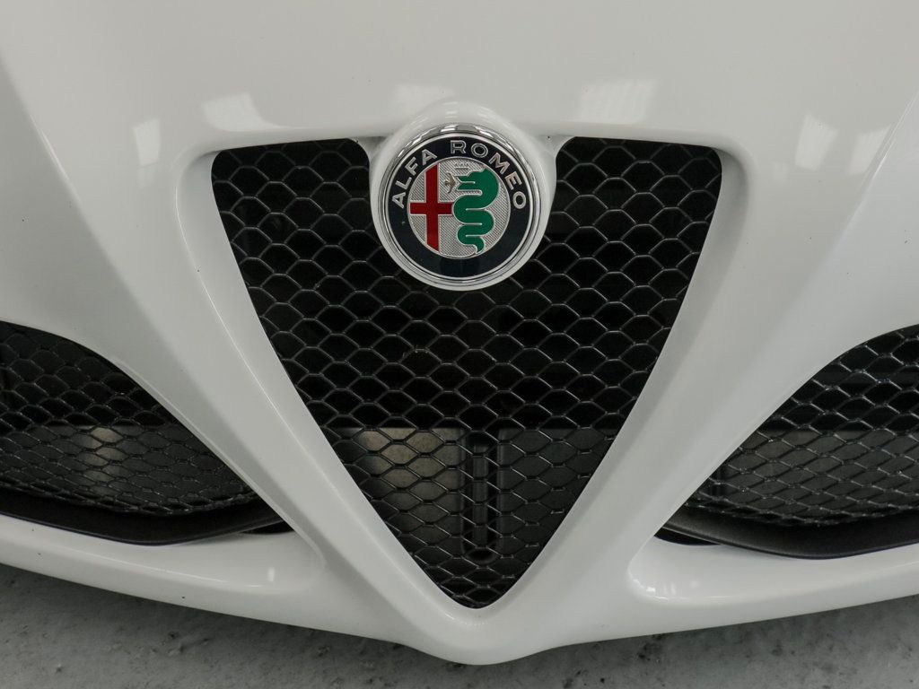 Alfa Romeo 4C photo 6