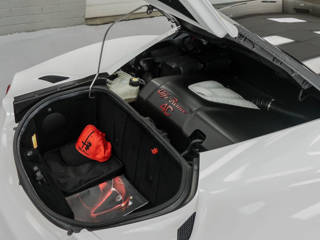 Alfa Romeo 4C photo 9
