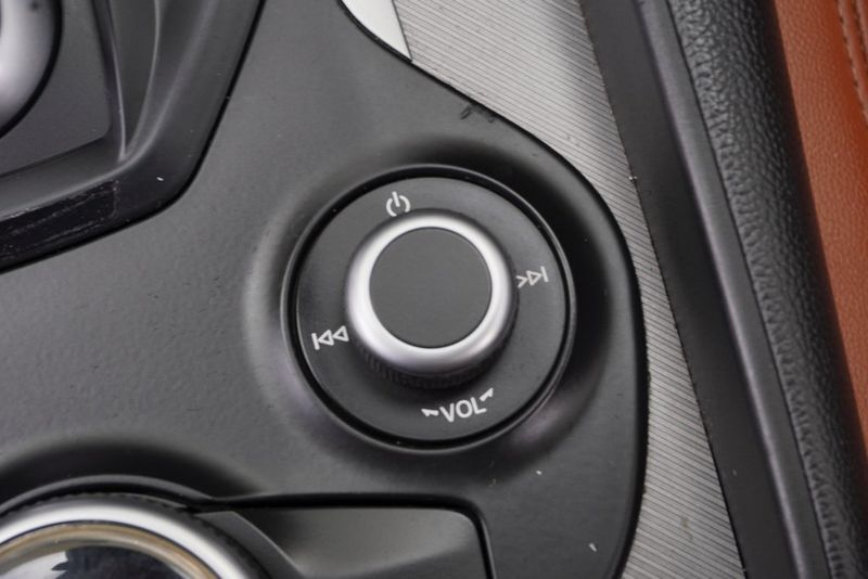 2018 Alfa Romeo Giulia Base photo 17