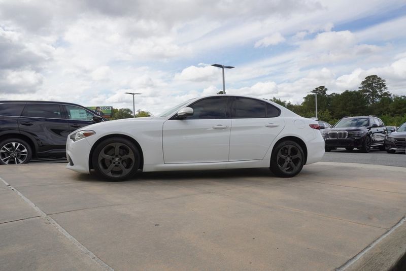 2018 Alfa Romeo Giulia Base photo 2
