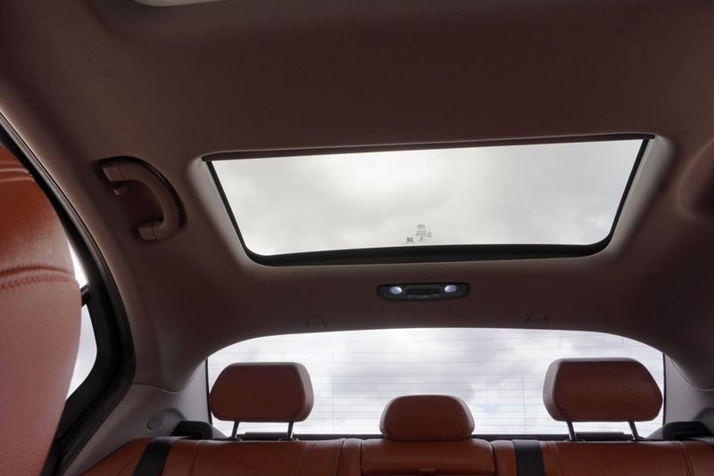 2018 Alfa Romeo Giulia Base photo 38
