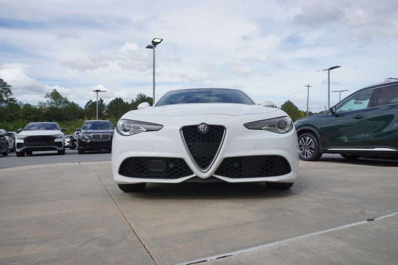 2018 Alfa Romeo Giulia Base photo 4