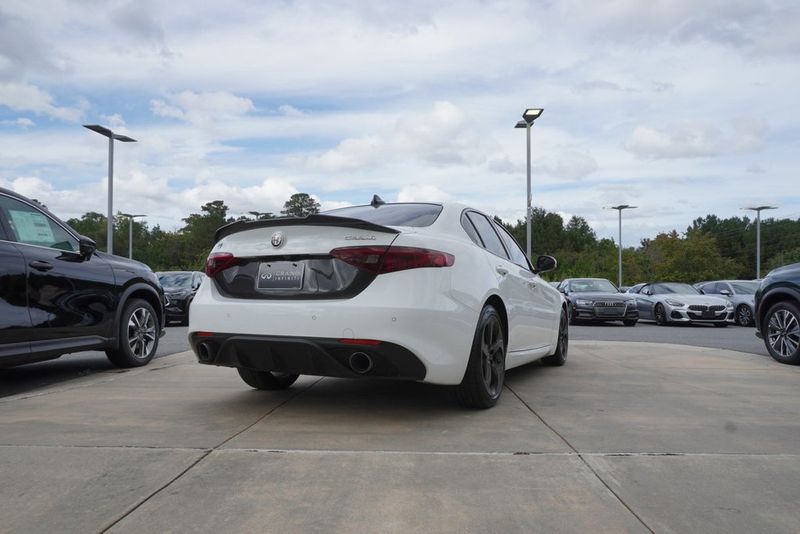 2018 Alfa Romeo Giulia Base photo 7