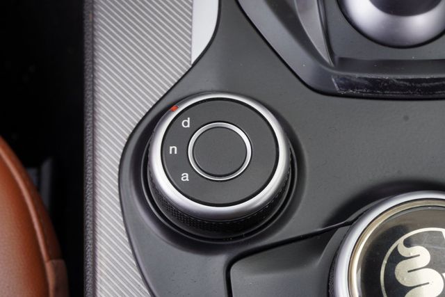 2018 Alfa Romeo Giulia AWD - 22941803 - 16