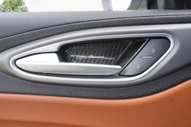 2018 Alfa Romeo Giulia AWD - 22941803 - 32