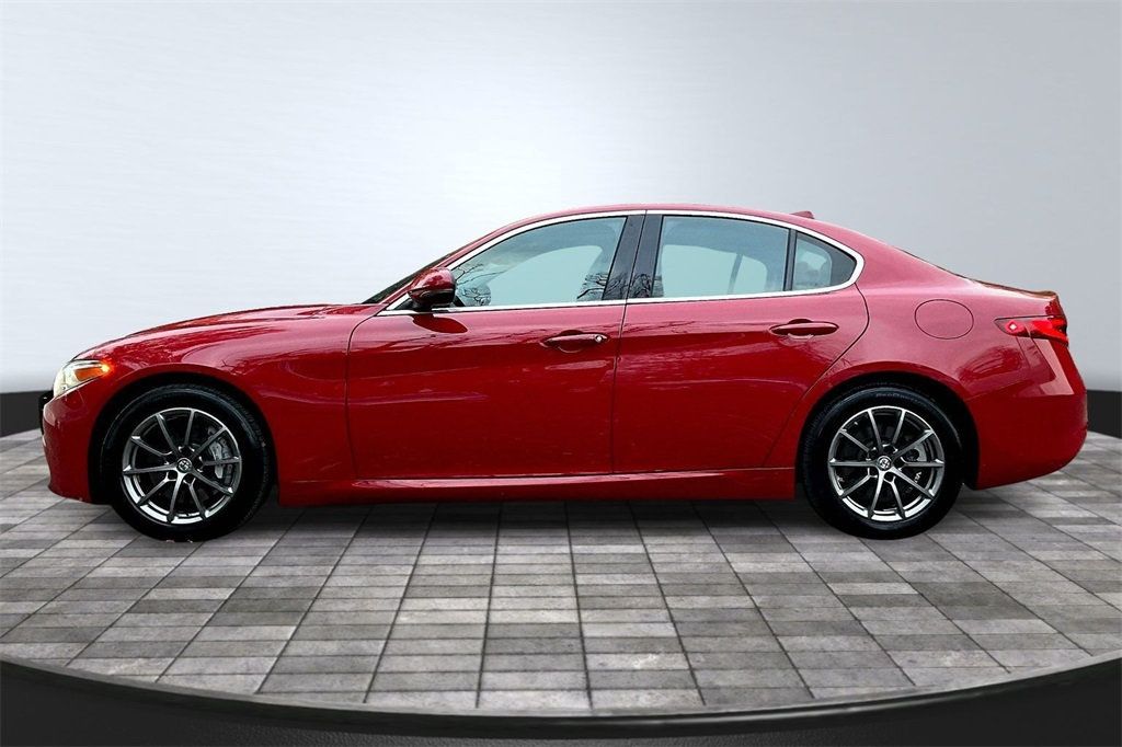 2018 Alfa Romeo Giulia photo 4