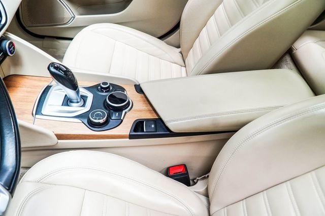 2018 Alfa Romeo Giulia Ti - 22981990 - 16