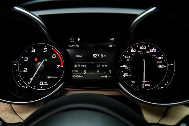 2018 Alfa Romeo Giulia Ti - 22981990 - 29