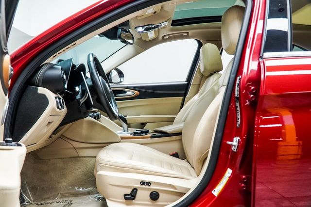 2018 Alfa Romeo Giulia Ti - 22981990 - 36