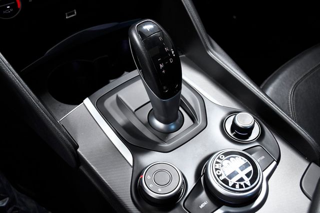 2018 Alfa Romeo Giulia Ti AWD - 22740588 - 24
