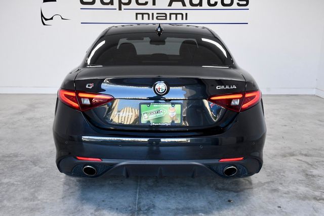 2018 Alfa Romeo Giulia Ti AWD - 22740588 - 4
