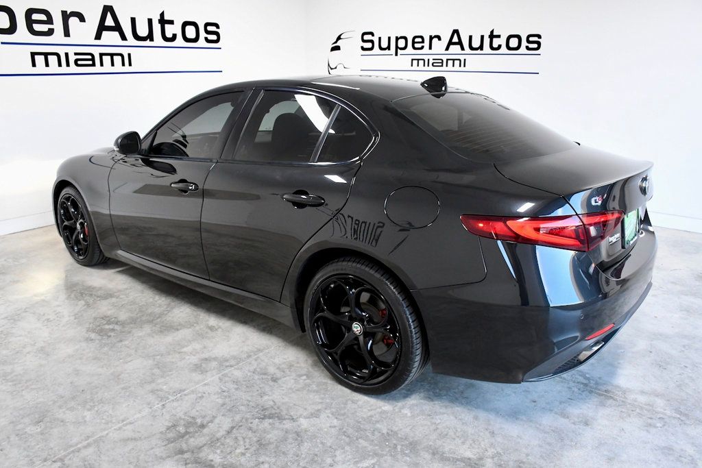 2018 Alfa Romeo Giulia Ti AWD - 22740588 - 5